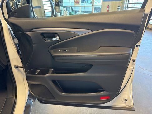 Used 2025 Honda Ridgeline RTL image 5