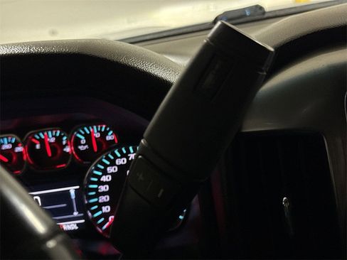 Used 2018 Chevrolet Silverado 1500 LT w/ All Star Edition image 16