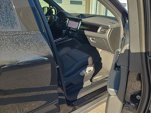 Used 2022 Porsche Macan image 23