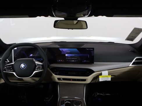 New 2026 BMW i4 eDrive40 w/ Parking Assistance Package RWD image 4