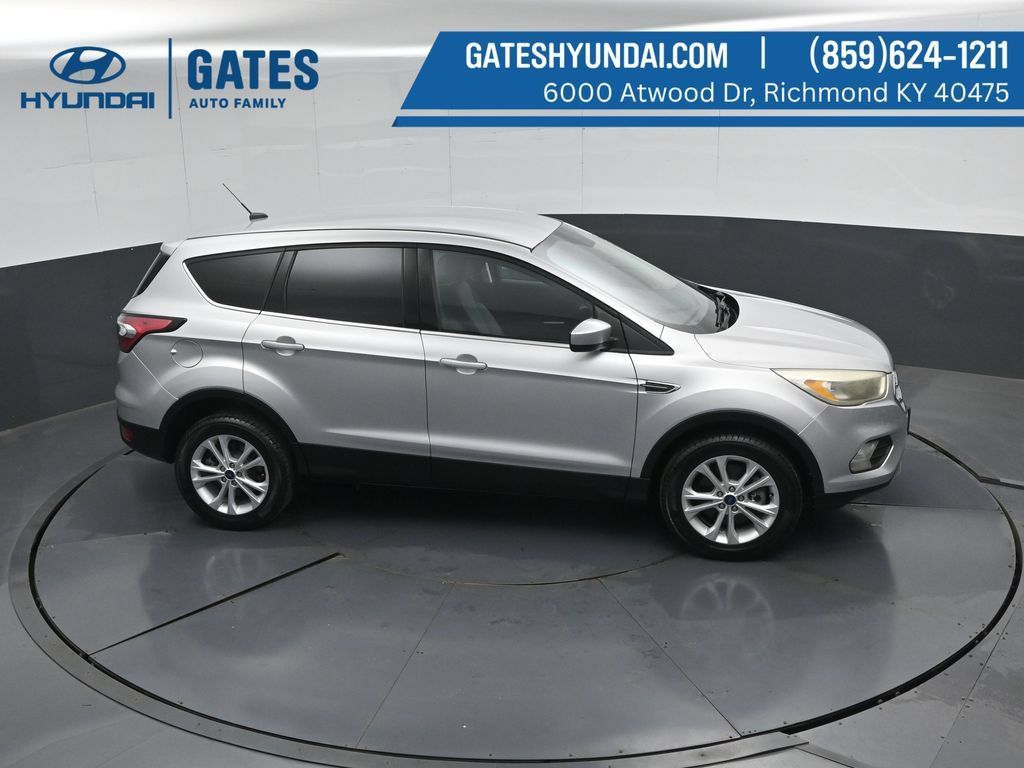 Used 2017 Ford Escape SE AWD/4WD image 46