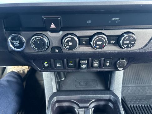 Used 2019 Toyota Tacoma TRD Sport w/ Technology Package AWD/4WD image 28