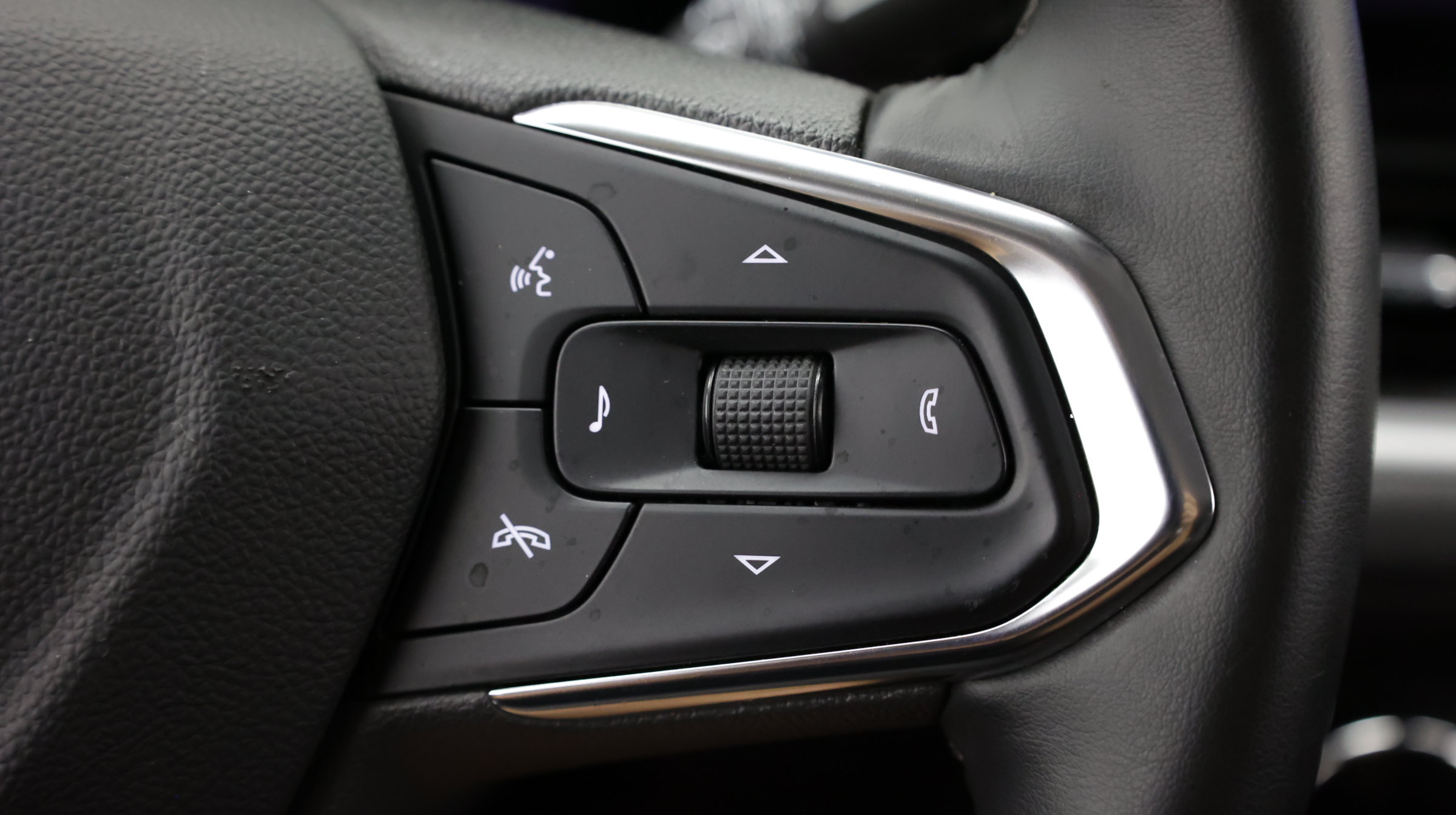 Used 2024 Chevrolet TrailBlazer LT w/ LT Cold Weather Package FWD image 27
