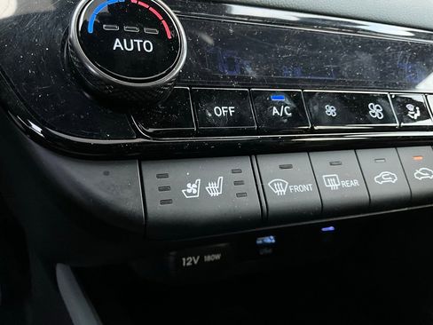 Used 2025 Hyundai Elantra Limited image 26