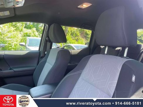 Used 2022 Toyota Tacoma TRD Off-Road w/ Technology Package AWD/4WD image 23