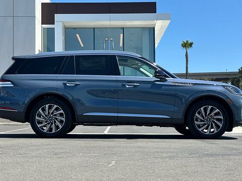 New 2026 Lincoln Aviator AWD image 2