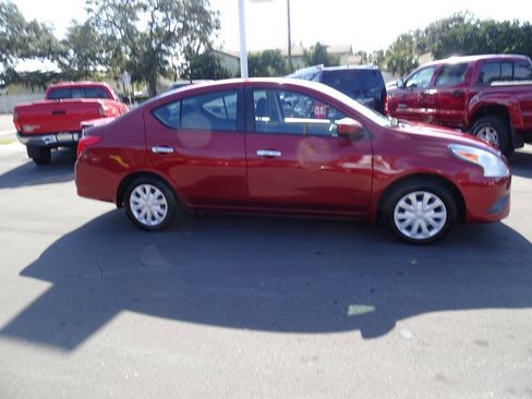 Used 2017 Nissan Versa SV image 2