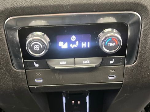 Used 2025 Chevrolet Tahoe Z71 w/ Comfort Package image 48