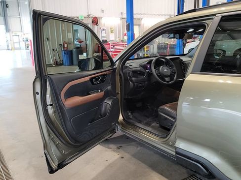 Used 2025 Subaru Forester Touring w/ Popular Package - Touring AWD/4WD image 15