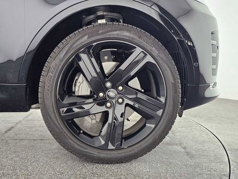 Used 2025 Land Rover Discovery Dynamic SE image 9