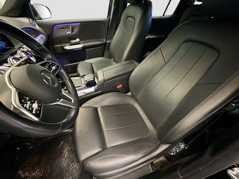 Used 2022 Mercedes-Benz GLB 250 w/ Premium Package Lite image 11