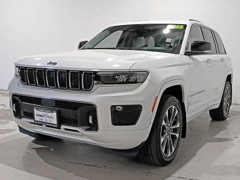 Used 2022 Jeep Grand Cherokee Overland w/ Luxury Tech Group IV AWD/4WD image 3