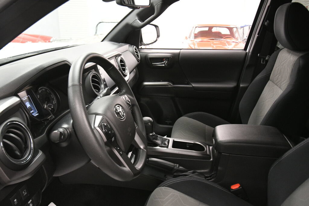 Certified 2023 Toyota Tacoma TRD Sport w/ Advanced Technology Package AWD/4WD image 19