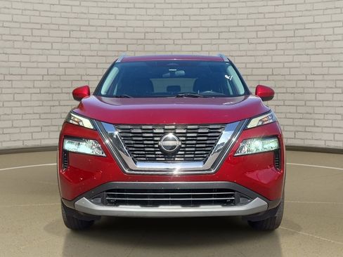 Used 2022 Nissan Rogue SV w/ SV Premium Package FWD image 2