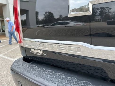 Used 2017 RAM 3500 Laramie Longhorn image 57