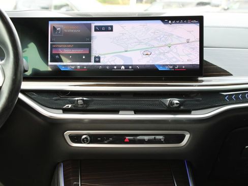 Used 2024 BMW X5 xDrive40i w/ M Sport Package AWD/4WD image 9