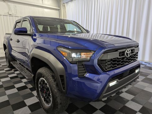 Used 2024 Toyota Tacoma TRD Off-Road AWD/4WD image 5