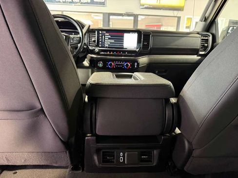 Used 2024 GMC Sierra 1500 SLE image 21