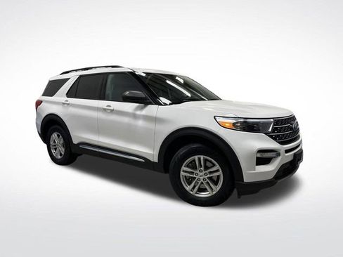 Used 2023 Ford Explorer XLT image 40
