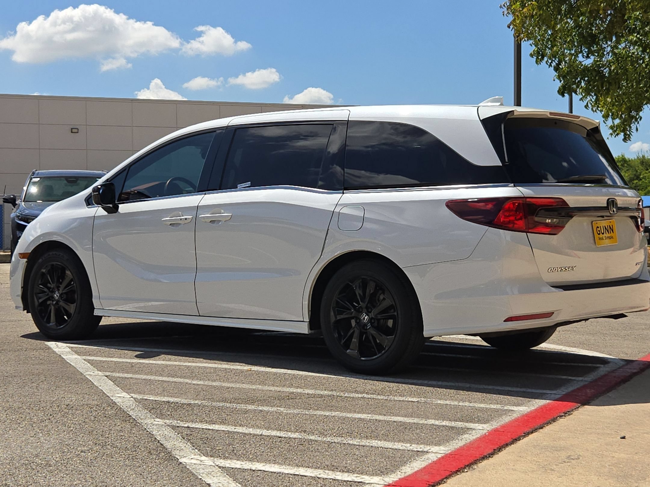 Used 2023 Honda Odyssey Sport image 5