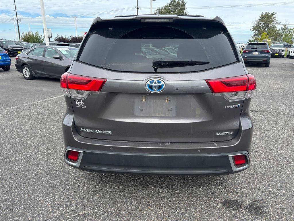 Used 2017 Toyota Highlander Limited Platinum AWD/4WD image 2