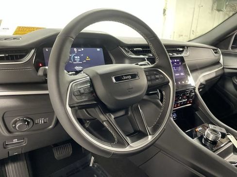 Used 2024 Jeep Grand Cherokee Altitude AWD/4WD image 14