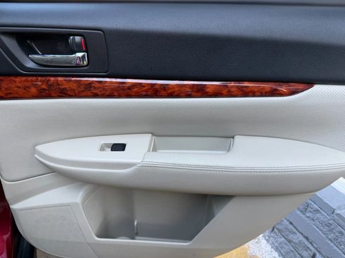 Used 2011 Subaru Outback 2.5i Limited image 13