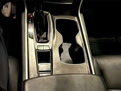 Used 2018 Honda Accord Sport image 27