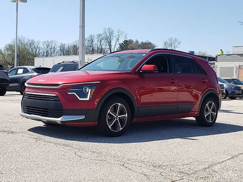 Certified 2024 Kia Niro LX FWD image 3