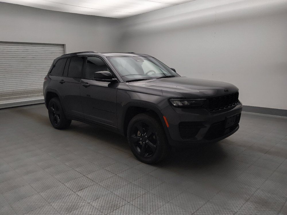 Used 2023 Jeep Grand Cherokee Altitude AWD/4WD image 11