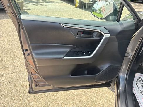 Used 2021 Toyota RAV4 LE FWD image 7