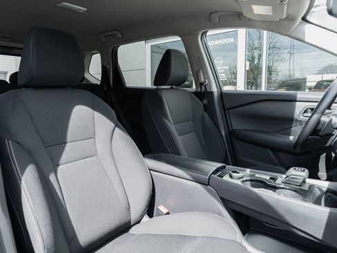 Used 2025 Nissan Rogue S image 26