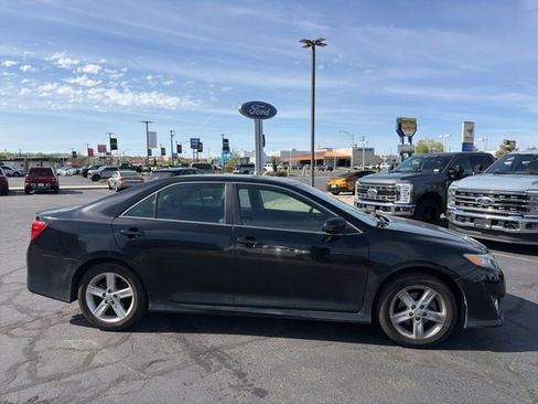 Used 2014 Toyota Camry SE FWD image 4