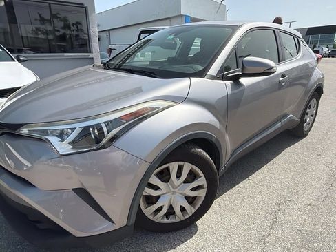 Used 2019 Toyota C-HR LE FWD image 5