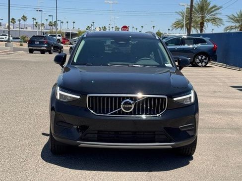 Certified 2025 Volvo XC40 B5 Core w/ Climate Package AWD/4WD image 2