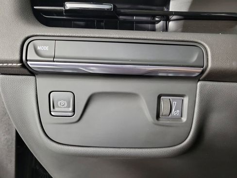 Certified 2023 Cadillac Escalade Premium Luxury RWD image 32