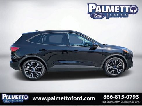 Used 2022 Ford Escape SE w/ SE Sport Appearance Package FWD image 2