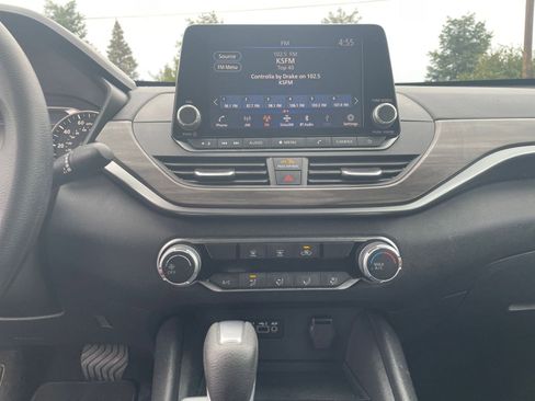 Used 2025 Nissan Altima 2.5 SV image 17