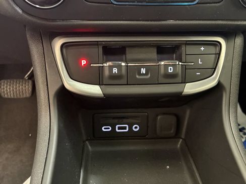 Used 2024 GMC Terrain SLT AWD/4WD image 21