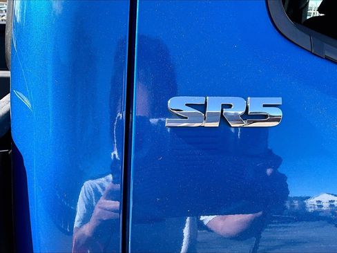 Used 2017 Toyota Tacoma SR5 w/ Tow Package image 8