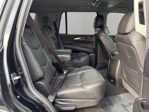 Used 2020 Cadillac Escalade 2WD image 25
