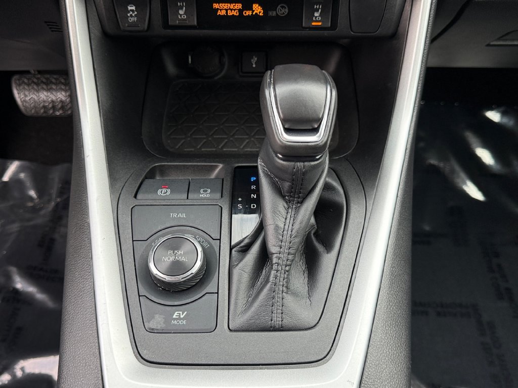 Used 2022 Toyota RAV4 XLE Premium AWD/4WD image 18