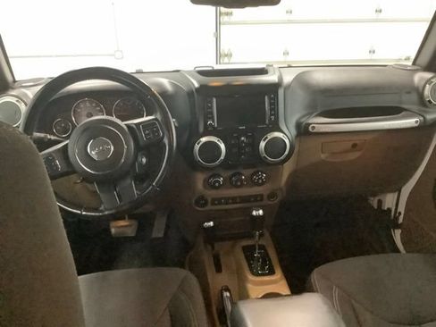 Used 2018 Jeep Wrangler Unlimited Sahara w/ Dual Top Group AWD/4WD image 14