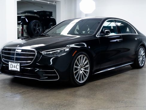 Used 2022 Mercedes-Benz S 580 4MATIC Sedan image 3