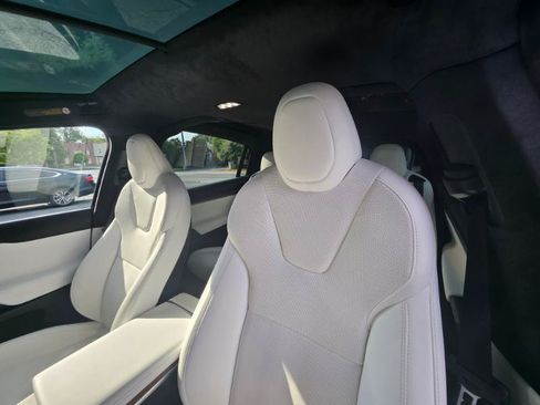 Used 2023 Tesla Model X AWD/4WD image 39