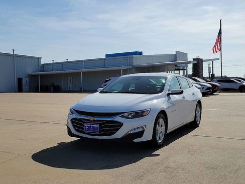 Used 2024 Chevrolet Malibu LT image 2