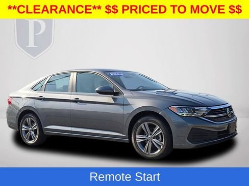 Used 2024 Volkswagen Jetta SE FWD image 2
