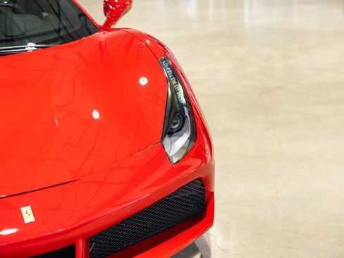 Used 2016 Ferrari 488 GTB RWD image 10