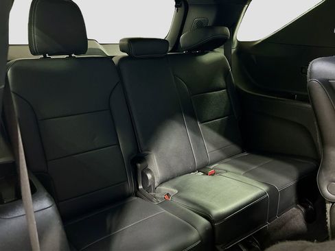 Used 2025 Chevrolet Traverse LT w/ Driver Confidence Package FWD image 24