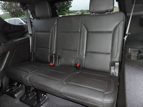 Certified 2022 Chevrolet Tahoe Z71 w/ Luxury Package AWD/4WD image 22